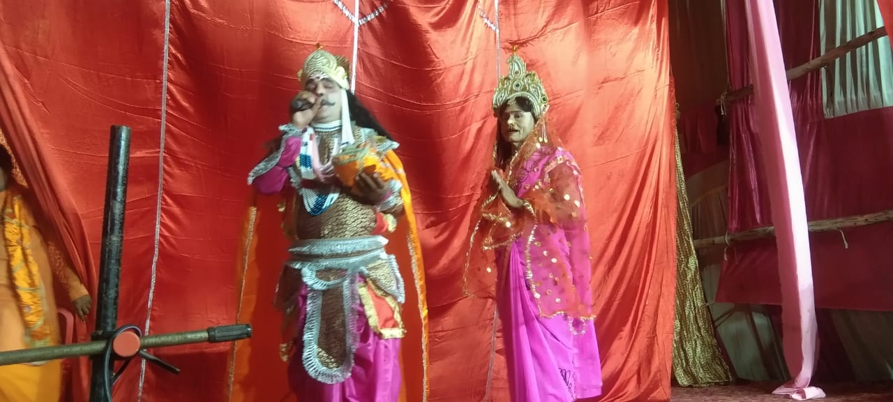 मनौरी रामलीला में जनक बाजार व फुलवारी मंचन देख दर्शक हुए भावविभोर।