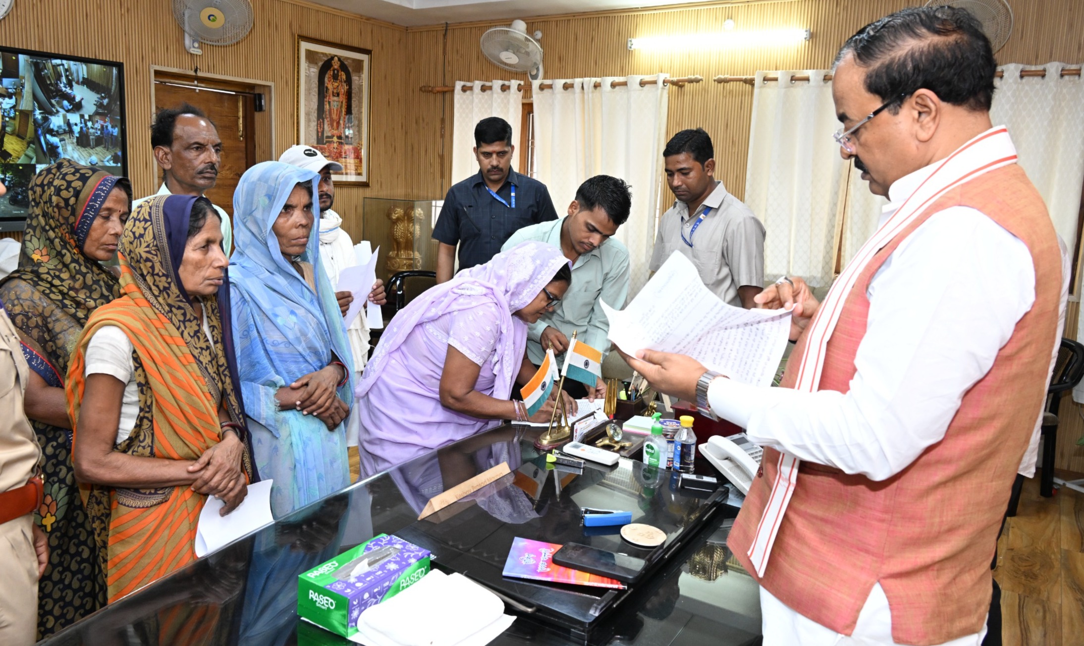 जनता दर्शन बना, जन संवाद का सशक्त माध्यम, समस्याओं का हो त्वरित निस्तारण।
