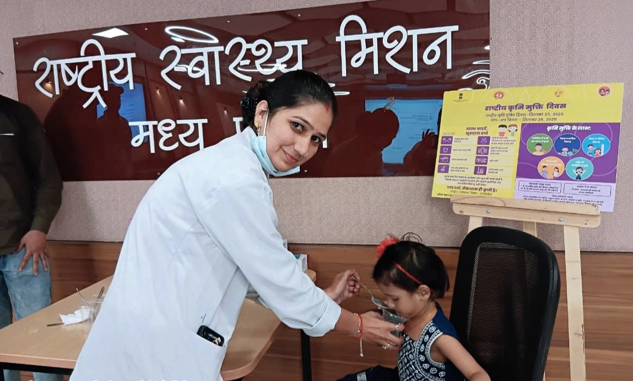 राष्ट्रीय स्वास्थ्य मिशन अन्तर्गत बच्चों को एल्बेन्डाज़ोल की खुराक दी गई।