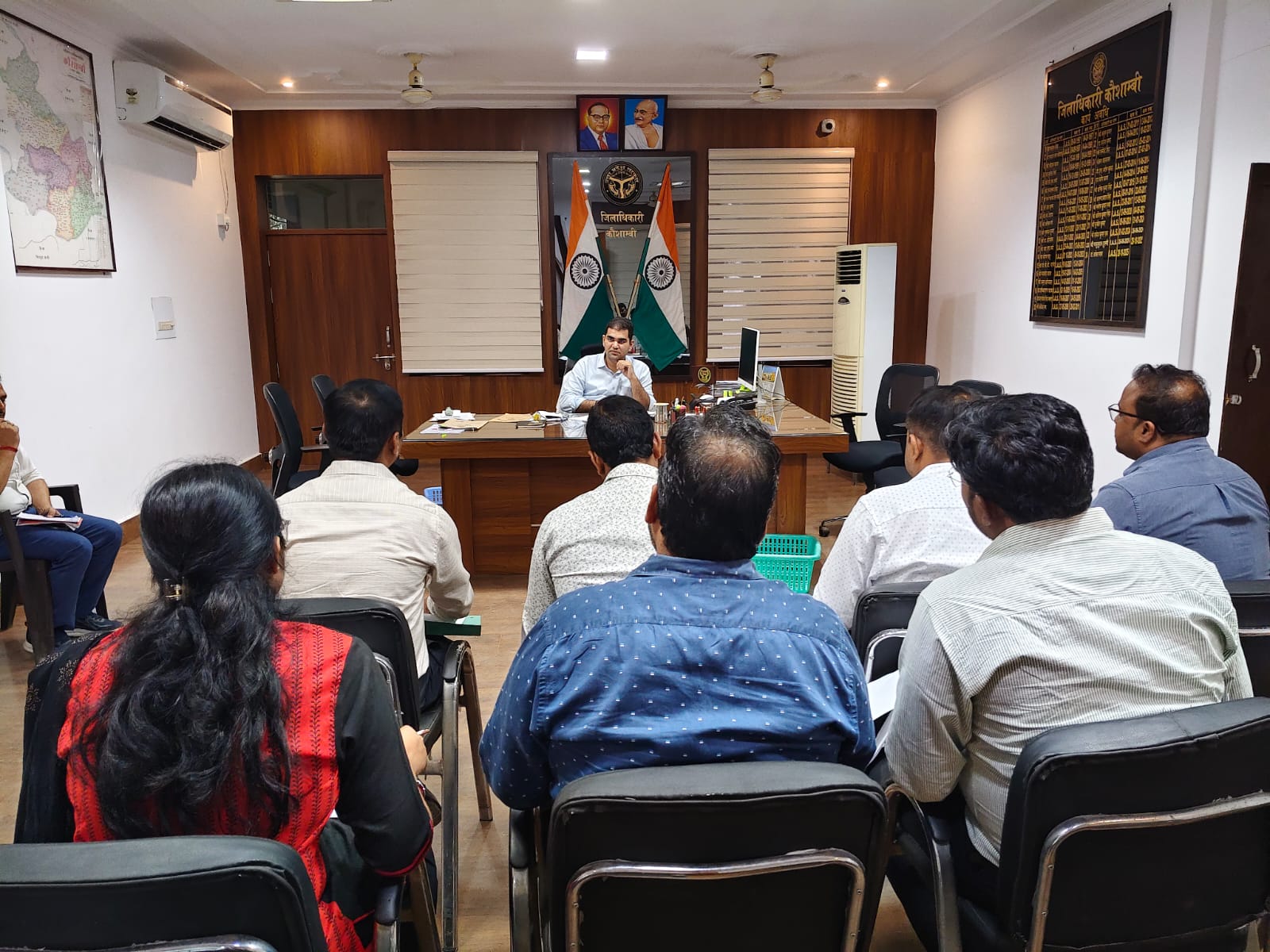 धान क्रय केन्द्र पर किसी किसान को कोई भी समस्या न होने पाये-डीएम डॉ अमित पाल।