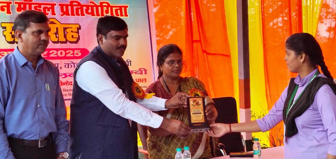 मंडल स्तर के लिए चयनित किए गए 15 बाल वैज्ञानिकों के मॉडल।