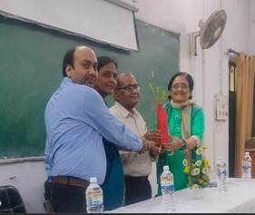 सीएमपी डिग्री कॉलेज में जैव उर्वरक उत्पादन प्रौद्योगिकी एवं जैव कीटनाशी के अंतर्गत विशेष व्याख्यान का हुआ आयोजन।