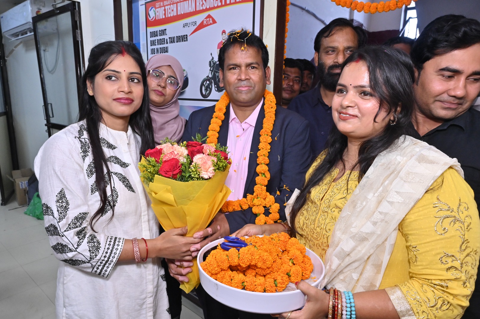 Prayagraj में फाइव टेक कंपनी के कार्यालय का हुआ भव्य शुभारंभ।