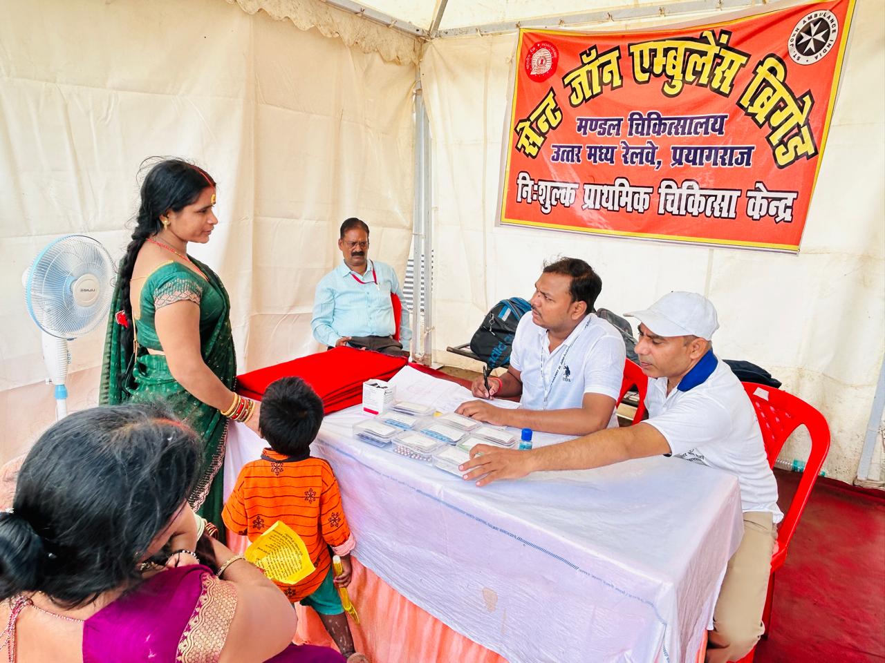 विंध्याचल शारदीय नवरात्र मेले में सेंट जॉन एंबुलेंस ब्रिगेड प्रयागराज द्वारा चलाया गया निशुल्क चिकित्सा शिविर।