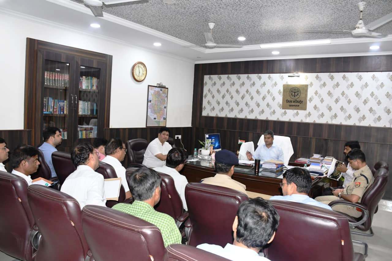 जिलाधिकारी ने माघ मेला की तैयारियों के सम्बंध में की बैठक।
