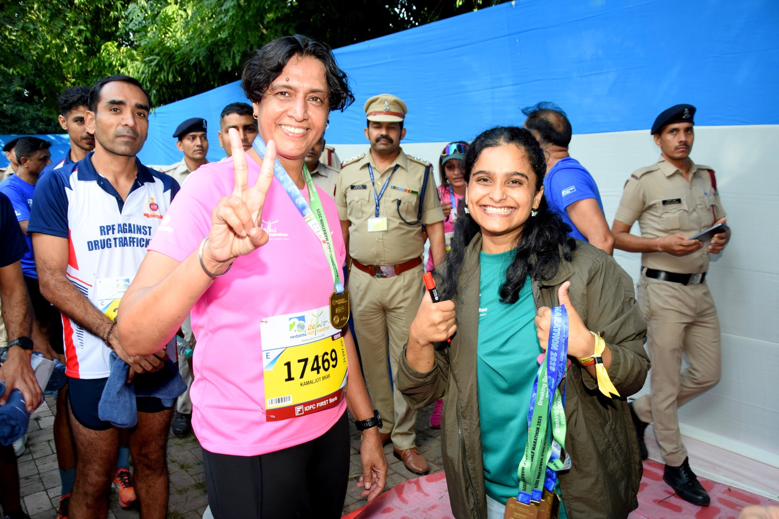 रेलवे सुरक्षा बल 5 महिला अधिकारियों सहित 26 कर्मियों के दल के साथ नई दिल्ली में वेदांता हाफ मैराथन 2025 में भाग ले रहा है।