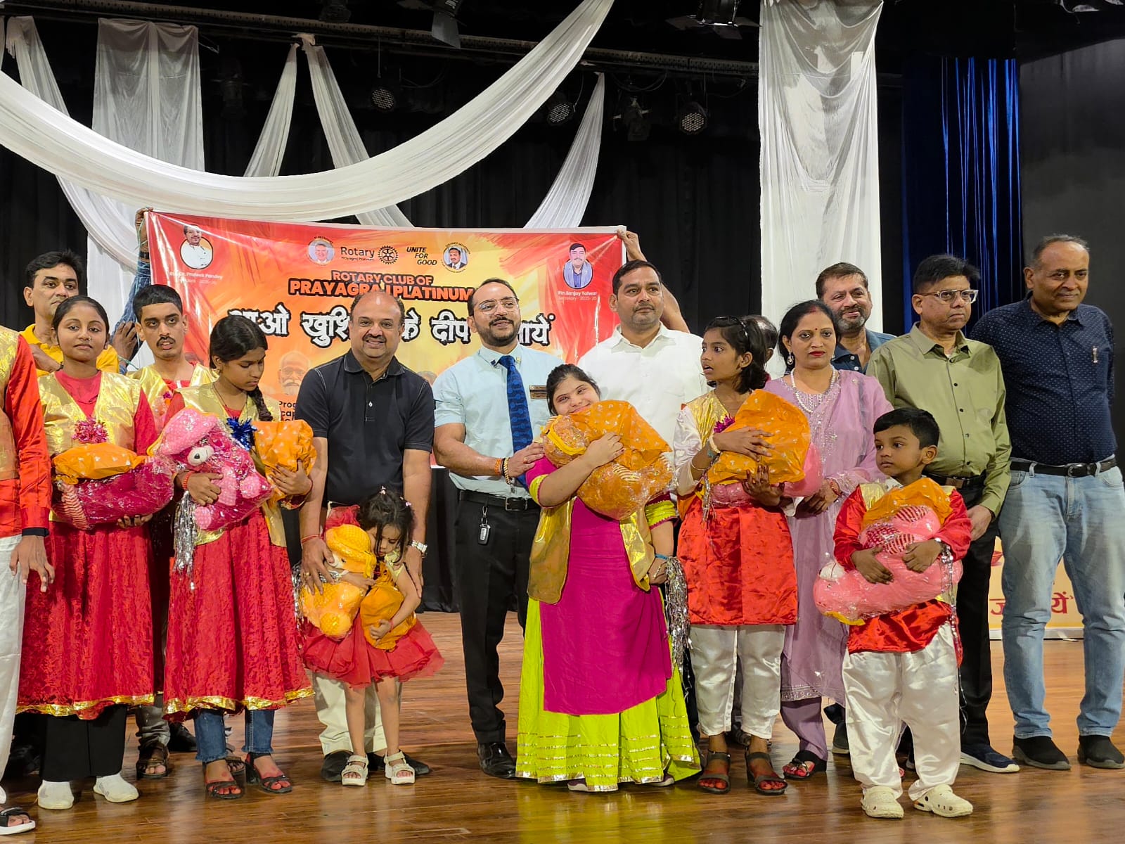 "रोटरी प्लैटिनम" ने विशेष रूप से सक्षम बच्चों के साथ मनाई संवेदना और खुशियों से भरी ‘विशेष दिवाली’।