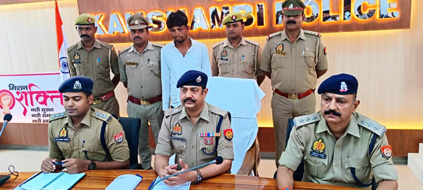 एसपी के निर्देशन में मंझनपुर पुलिस टीम ने 24 घंटे में ब्लाइंड मर्डर केस का किया खुलासा।