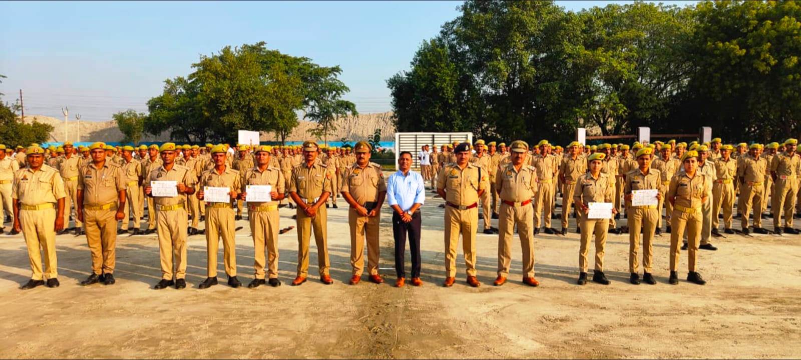 मिशन शक्ति एवं यातायात जागरूकता अभियान के तहत पुलिस लाइन कौशांबी में कार्यक्रम आयोजित।