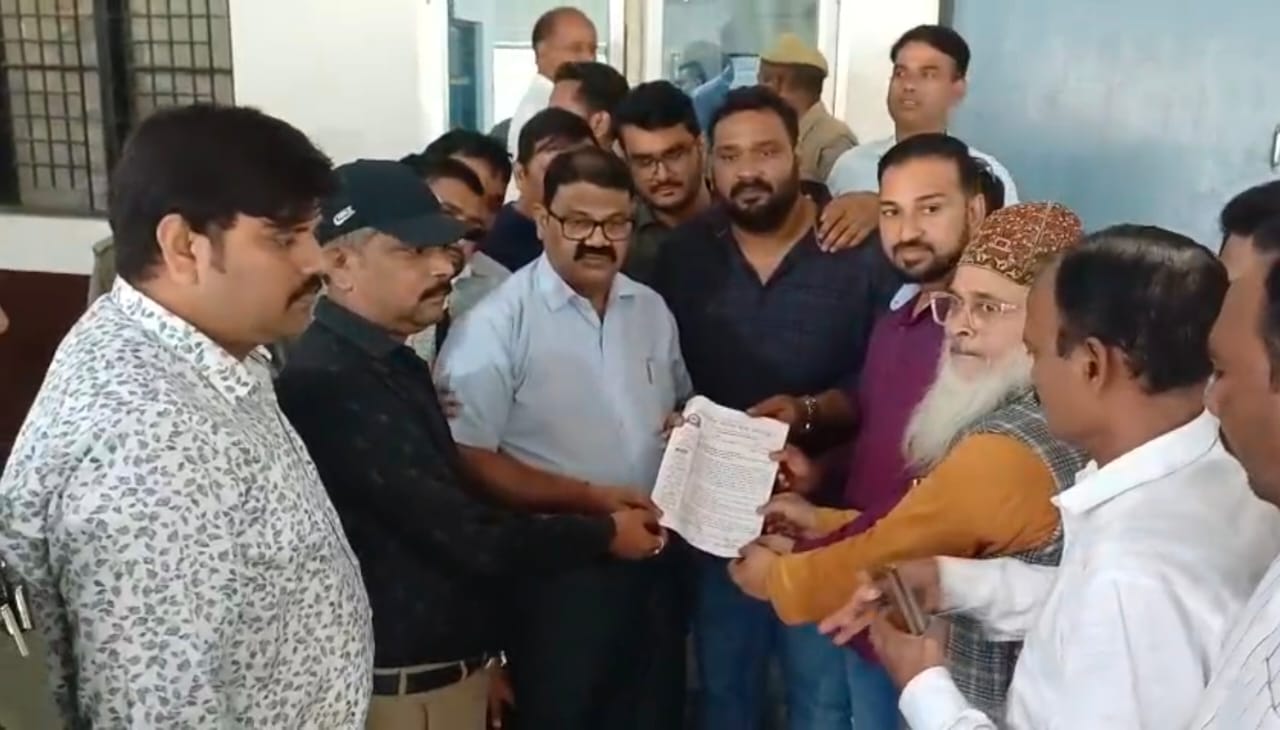 पत्रकार की हत्या पर पत्रकारों में आक्रोश, इलेक्ट्रॉनिक मीडिया क्लब कौशाम्बी ने उठाई पत्रकार सुरक्षा की मांग।