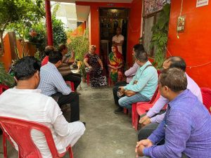 इलाहाबाद न्यूज रिपोर्टर्स क्लब और प्रयागराज इलेक्ट्रॉनिक मीडिया वेलफेयर क्लब ने पत्रकार स्वर्गीय एल एन सिंह के परिजनों से मुलाकात कर की आर्थिक मदद, आगे भी मदद का दिलाया भरोसा।