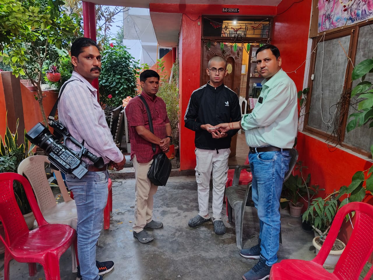 प्रयागराज के पत्रकार लक्ष्मी नारायण सिंह उर्फ "पप्पू" की मदद को सामने आया प्रयागराज प्रेस क्लब।
