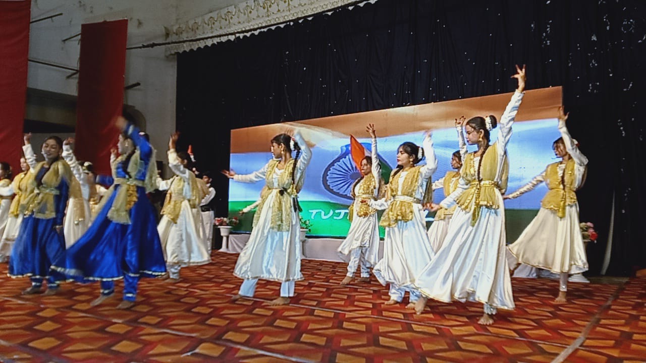 सिद्रह स्कूल के वार्षिकोत्सव में बच्चों ने मचाया धमाल।