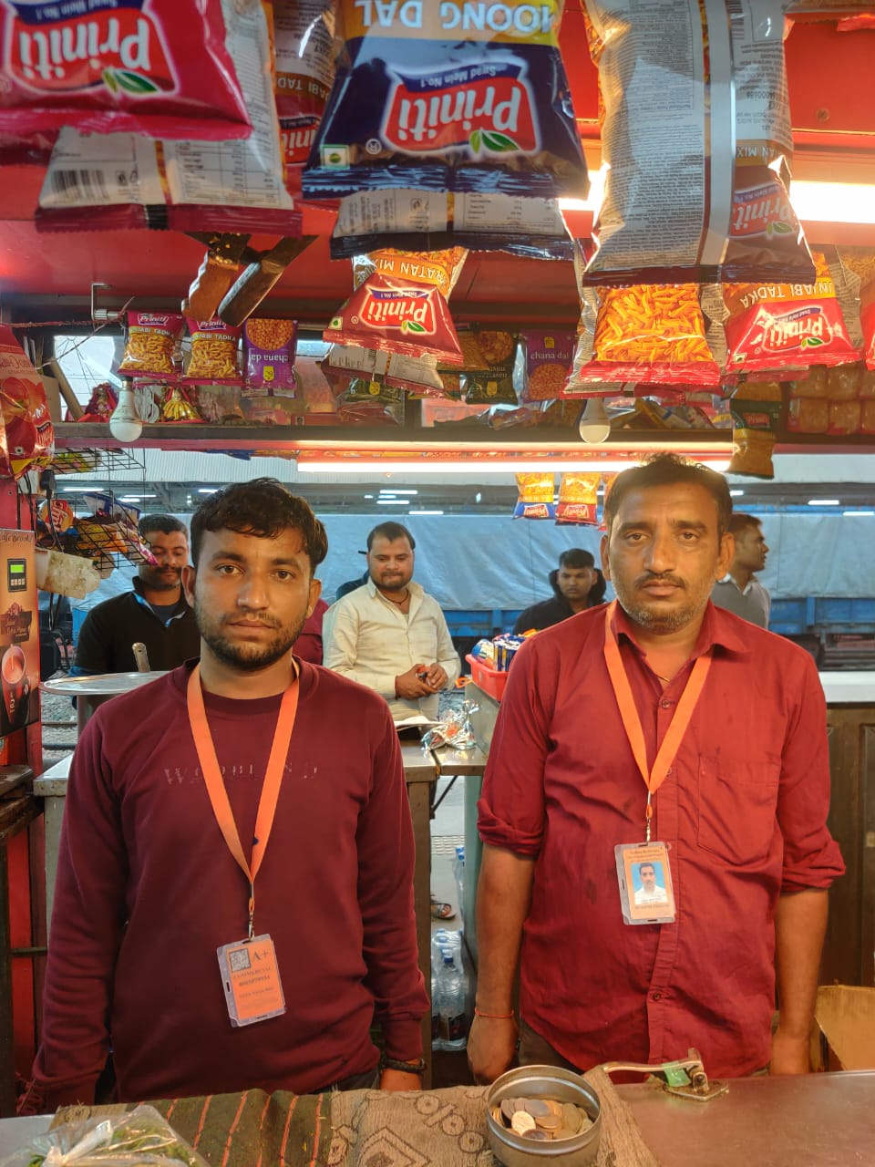 प्रयागराज मंडल में अवैध वेंडिंग पर रोक, क्यूआर कोड युक्त परिचय पत्र जारी।
