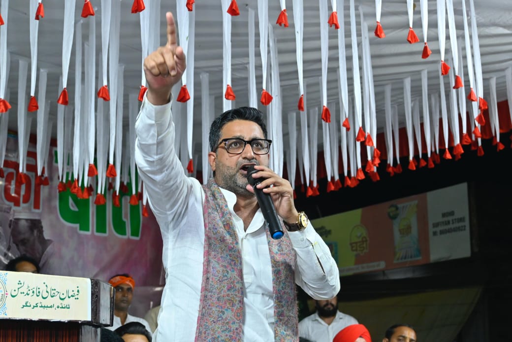 अल्पसंख्यक कल्याण राज्य मंत्री दानिश आज़ाद अंसारी ने टांडा में किया बुनकर समाज से संवाद।