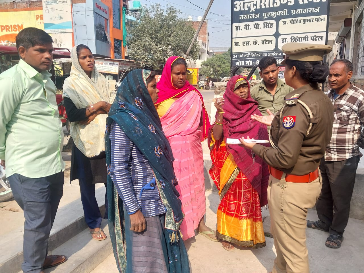 नयागंज में पुरामुफ्ती पुलिस ने चलाया मिशन शक्ति अभियान, किया महिलाओं को जागरूक।