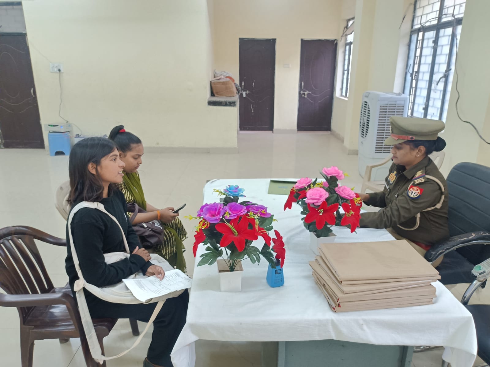 पुरामुफ़्ती थाना स्थित महिला शक्ति केंद्र द्वारा महिलाओ की समस्याओ को सुना गया।