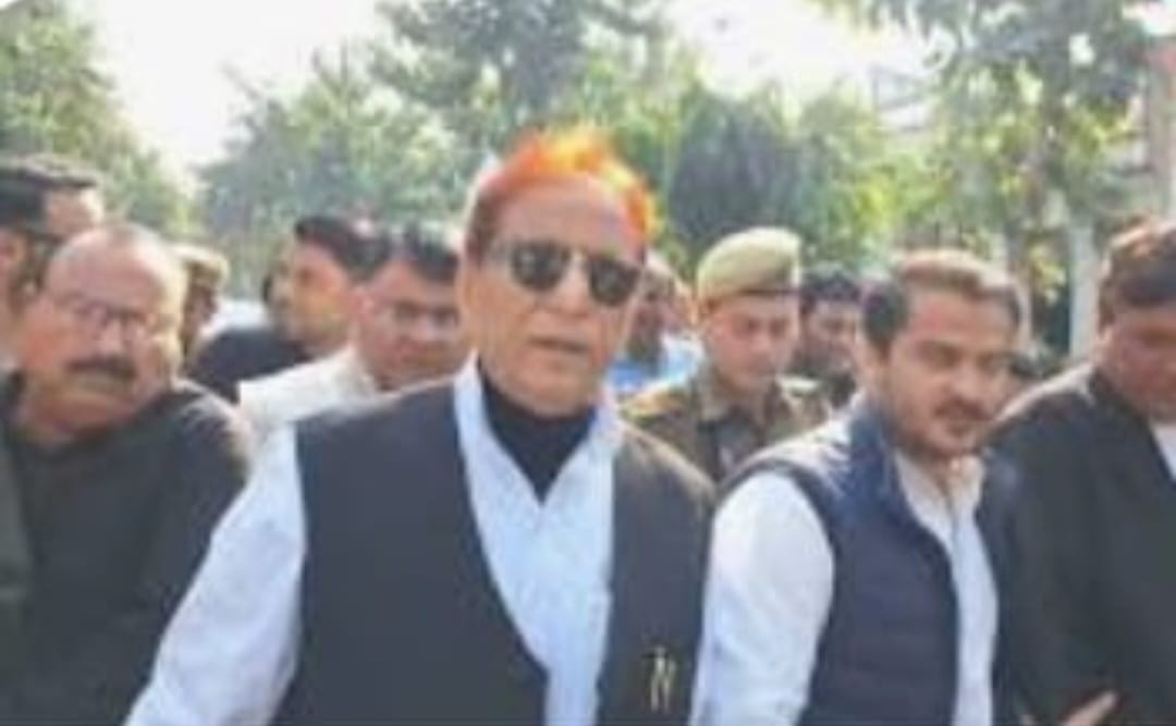 आज़म खान को कोर्ट से अमर सिंह मामले में मिली बड़ी राहत।