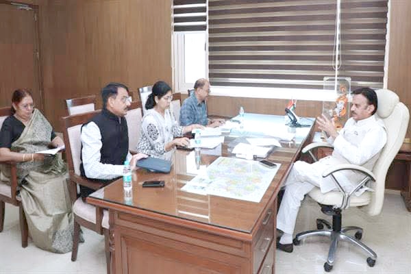 नर्सिंग भर्ती एवं पदस्थापना की प्रगति की समीक्षा की उप मुख्यमंत्री ने शीघ्र प्रक्रिया पूर्ण करने के दिए निर्देश।