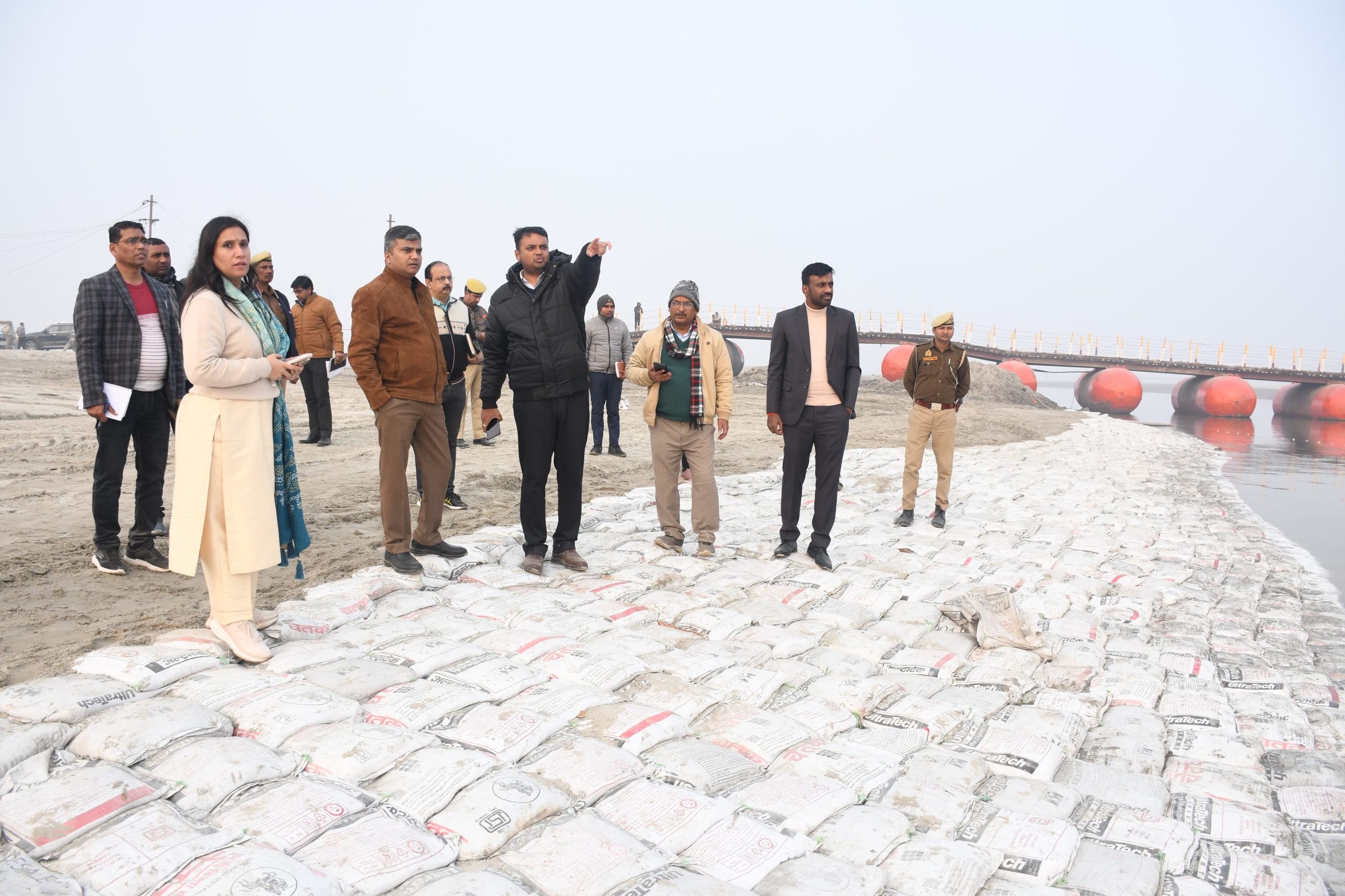 मण्डलायुक्त ने माघ मेला-2026 के दृष्टिगत तैयारियों का निरीक्षण कर जायजा लिया।