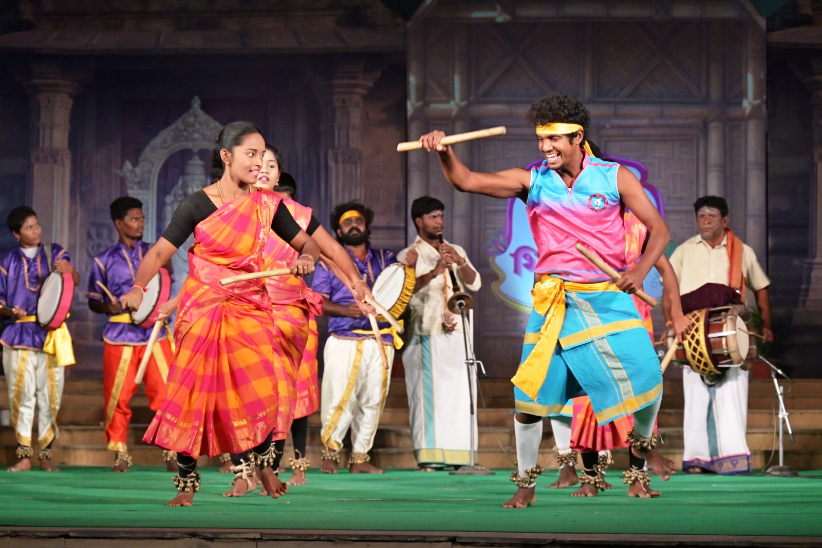 राष्ट्रीय शिल्प मेला: कवि सम्मेलन में ओज, व्यंग्य और संवेदना की बही रसधारा।