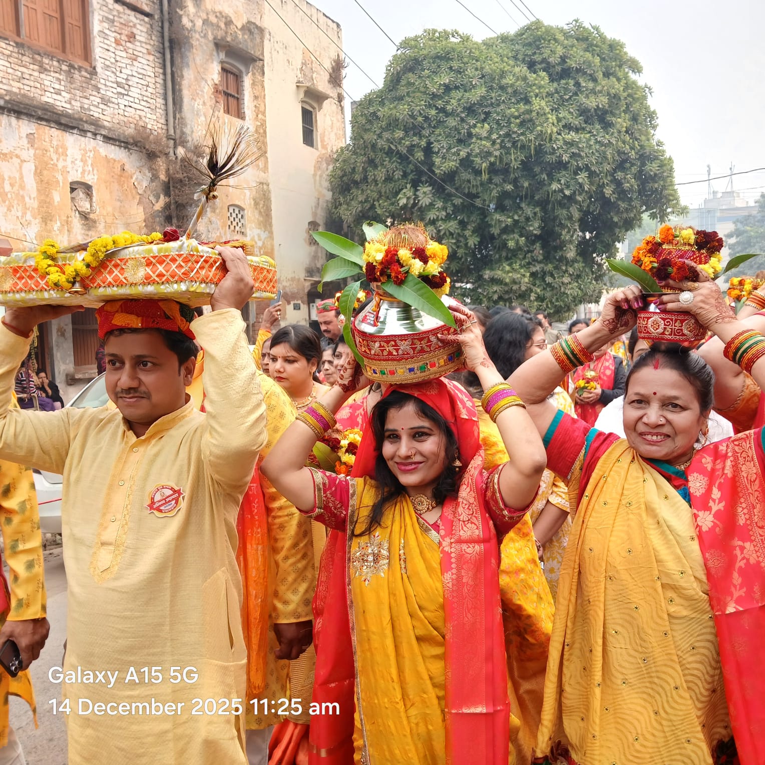कलश यात्रा सम्पन्न, आज से श्रीमद्भागवत कथा का शुभारंभ।