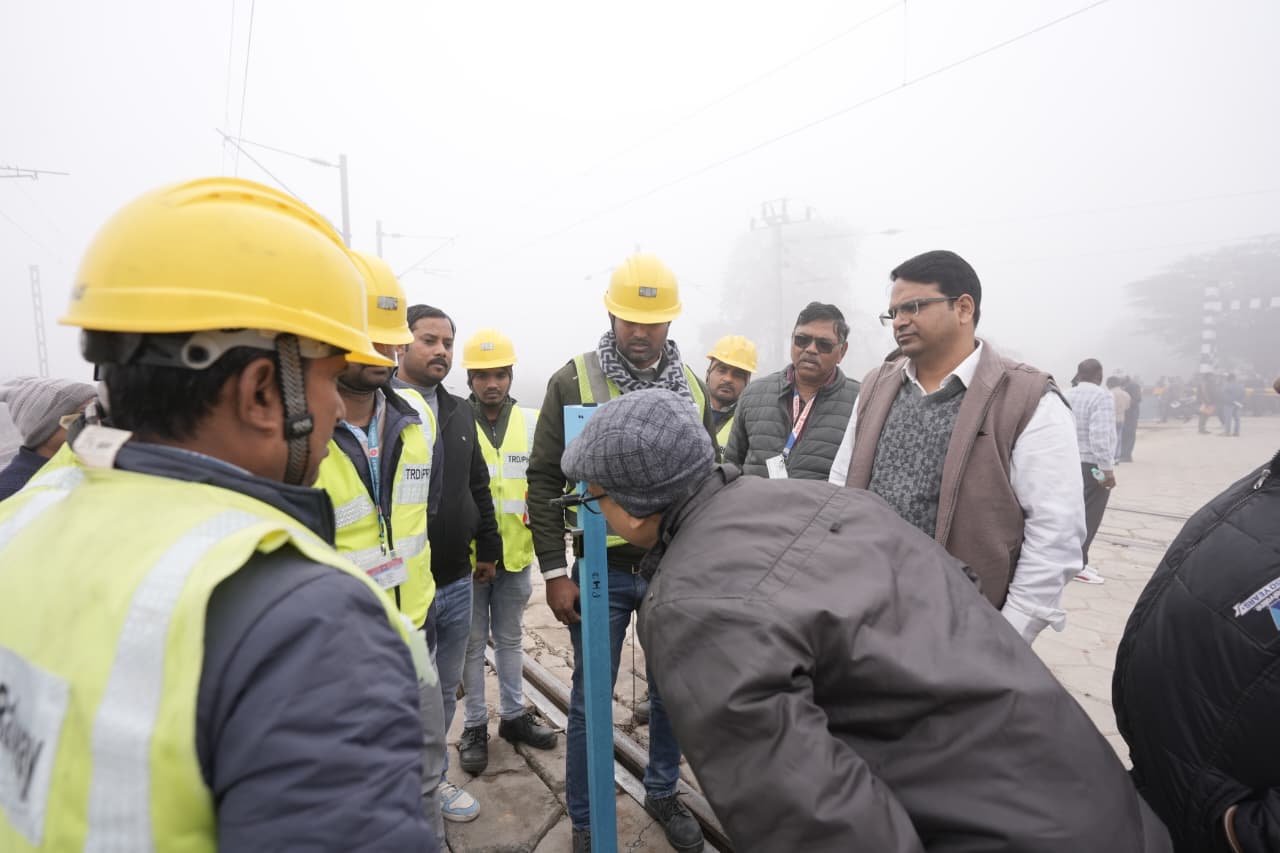 दो दिवसीय संरक्षा ऑडिट के पहले दिन संरक्षा ऑडिट टीम ने किया कानपुर - इटावा खंड का निरीक्षण।