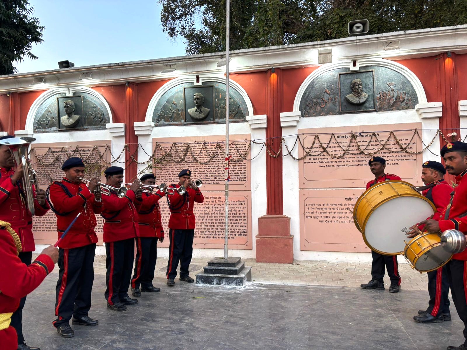 शहीदवॉल पर महेंद्र नाथ मुल्ला को किया गया नमन।