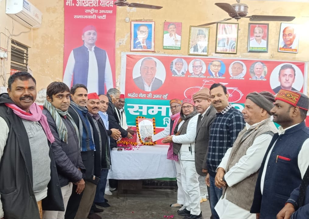 ग्रामीण भारत, किसान और सामाजिक न्याय के मुद्दे, चौध राजनैतिक री चरण सिंह के राजनीति के केंद्र में शामिल रहे।