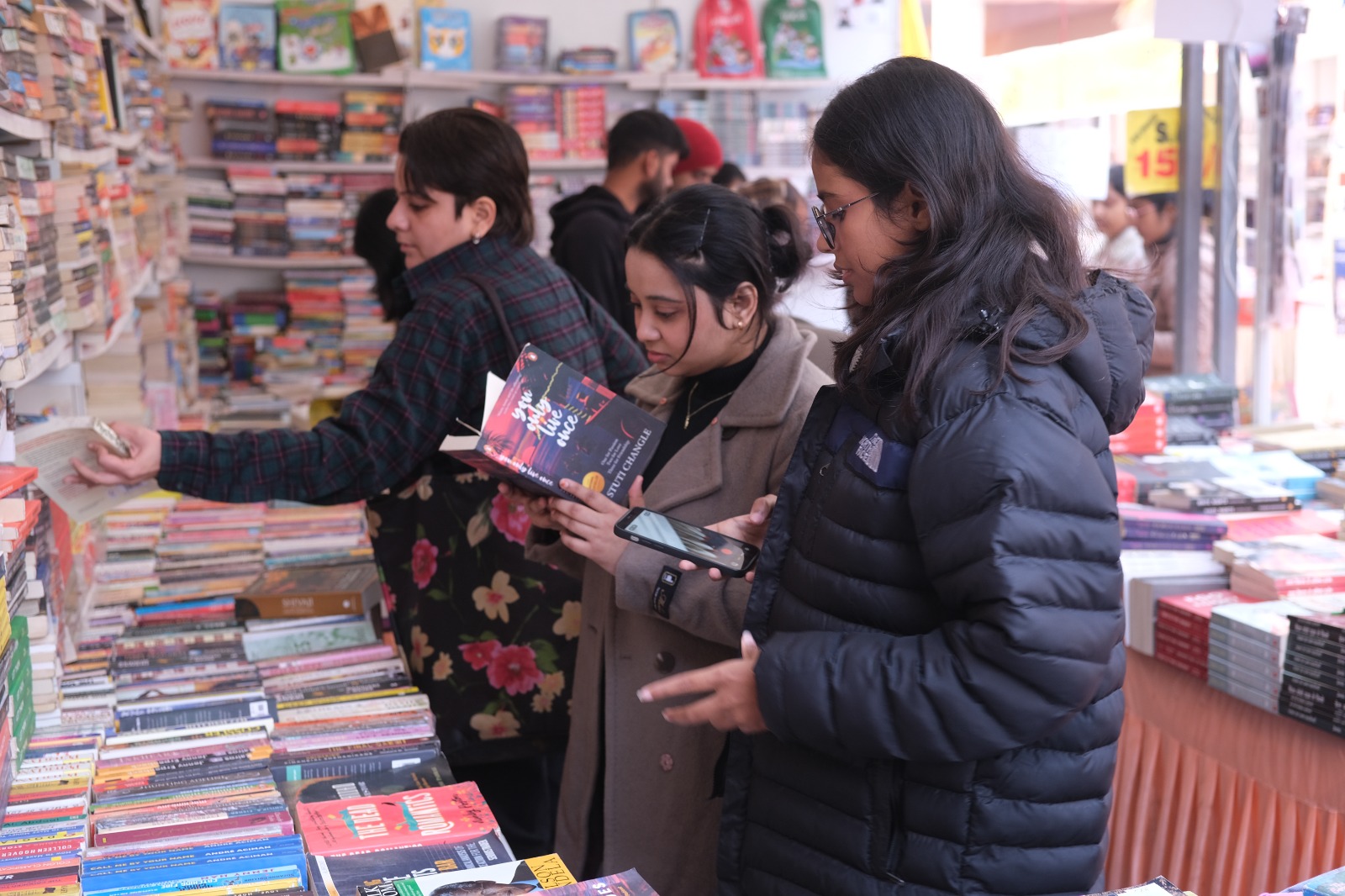 प्रयागराज पुस्तक मेले का दसवां दिन।