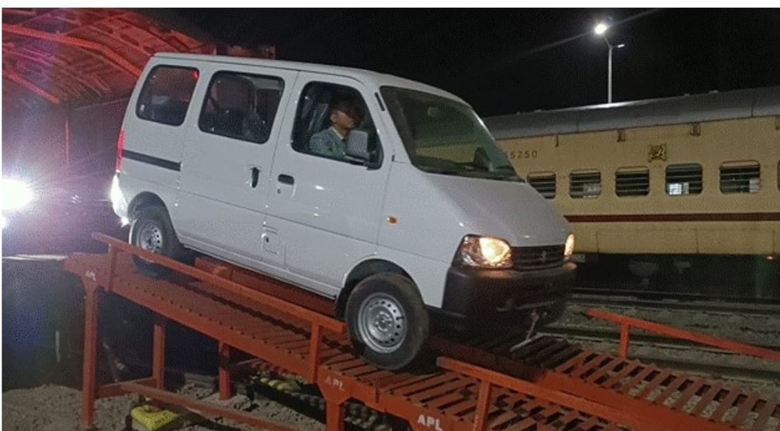 मिजोरम को रेलगाड़ी से चलने वाली पहली रेलगाड़ी मिली, जो इस क्षेत्र के परिवहन में एक महत्वपूर्ण उपलब्धि है।