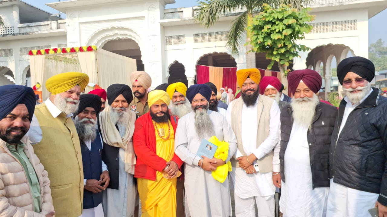 रामपुर गुरुद्वारा नवाबगंज‌ गुरुद्वारा हरगोबिंद साहिब में साडे 300 साल श्री गुरु तेग बहादुर साहिब जी का शहीदी पर बड़ी श्रद्धा के साथ मनाया गया।