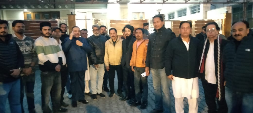 रामपुर में संविधान निर्माता भारत रत्न बाबा साहब डॉ. भीमराव अम्बेडकर जी के महा परिनिर्वाण दिवस पर कांग्रेसजनों द्वारा एक भव्य स्मृति सभा का आयोजन किया गया।