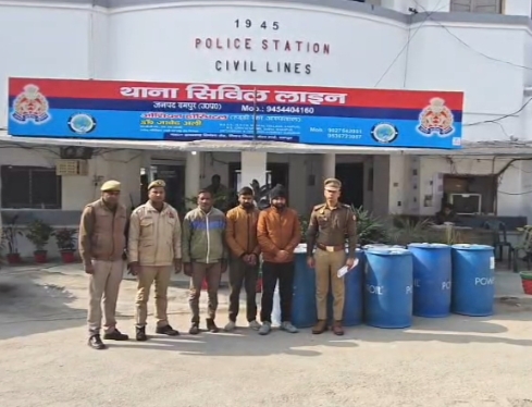फैक्ट्री से अल्फा पाईनिन चोरी कर लेने के आरोप में 03 गिरफ्तार, 08 ड्रम (लगभग 1400 किलोग्राम) अल्फा पाईनिन बरामद।