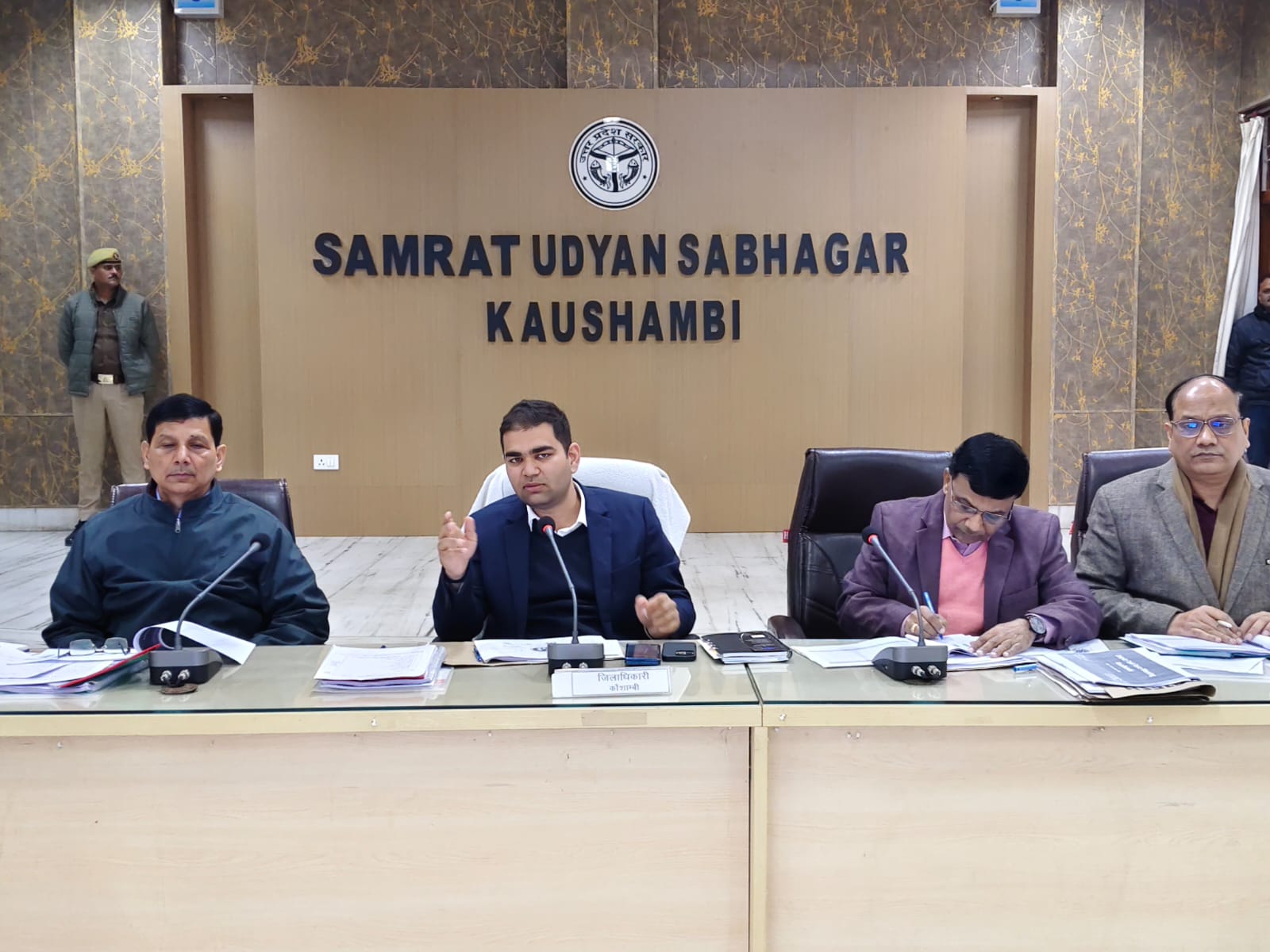 प्रसव केन्द्रों पर न्यूबार्न बेबी के उपचार की सभी आवश्यक व्यवस्थाएं सुनिश्चित करें संबंधित-  डीएम डॉ अमित पाल।