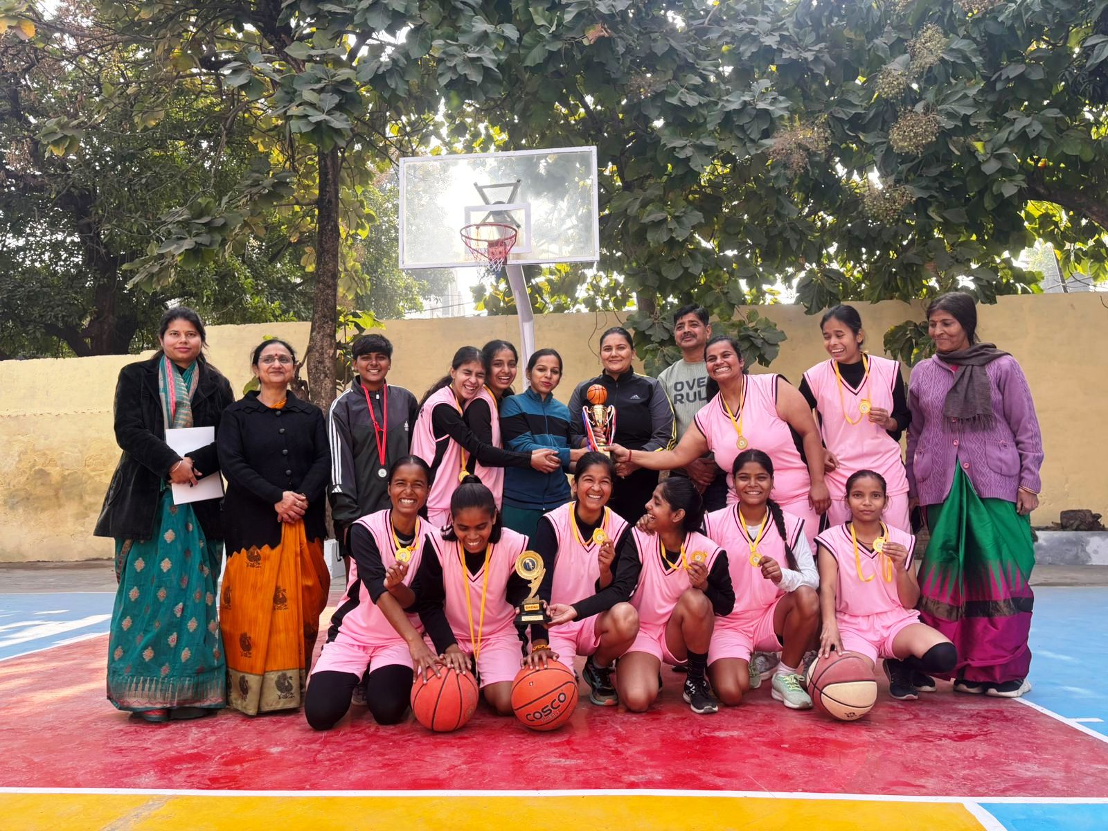 अंतरमहाविद्यालयी महिला बास्केटबॉल प्रतियोगिता का दयानंद आर्य कन्या डिग्री कॉलेज में हुआ आयोजन।