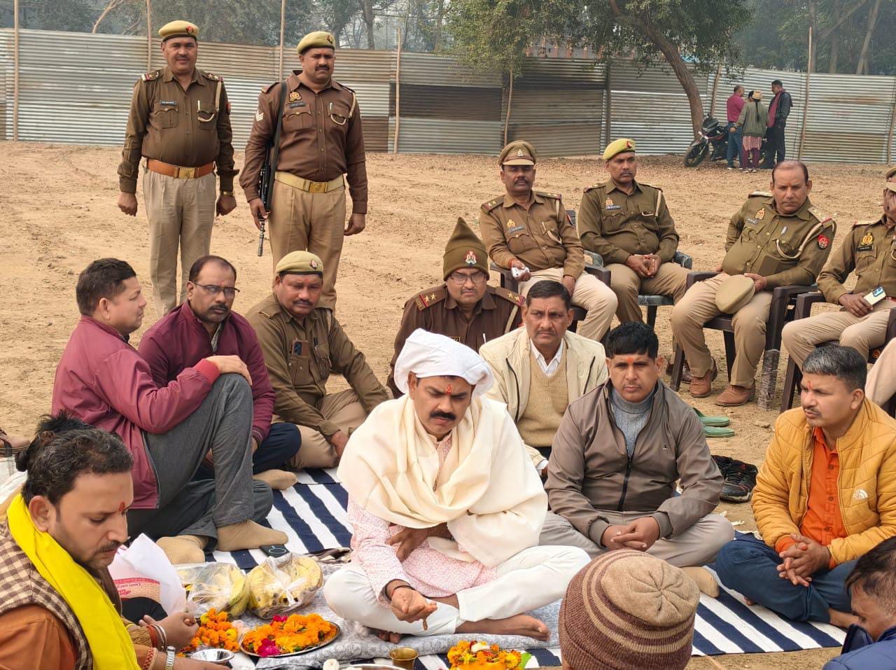 कमांडेंट होमगार्ड ने माघ मेला क्षेत्र में किया भूमि पूजन।