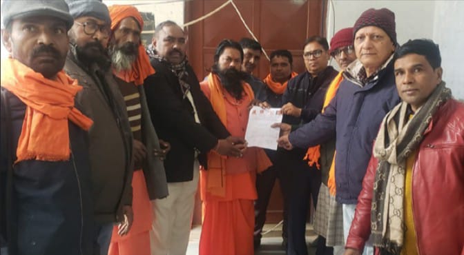 बांग्लादेश में हिंदुओं पर हो रहे अत्याचार को रोका जाए, रामपुर में विश्व हिंदू महासंघ के पदाधिकारियों ने नारे लगाकर जताई नाराजगी।