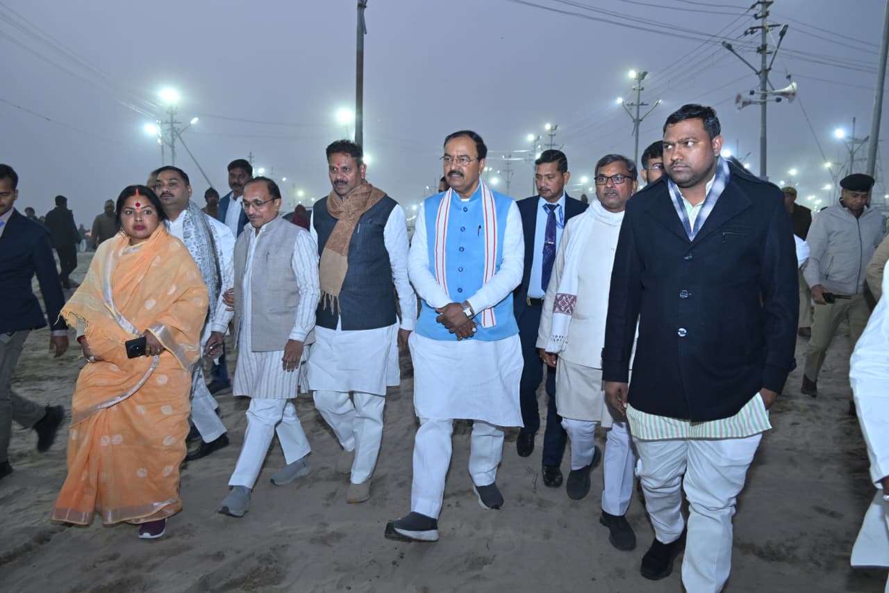 माघ मेला क्षेत्र का उप मुख्यमंत्री ने किया निरीक्षण, संगमतट पर की पूजा-अर्चना।