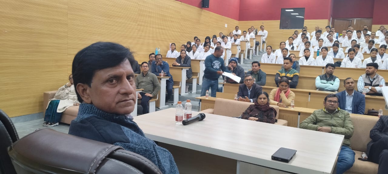 वेवजह न खाए एंटीबायोटिक्स,बढ़ रही है जटिलतायें,डॉ की सलाह पर ही लें एंटीबायोटिक्स- डॉ हरिओम सिंह।