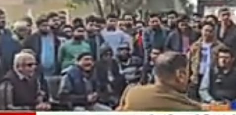 दुकान में घुसकर युवक द्वारा जबरन रंगदारी मांगने व गाली गलौच का मामला आया सामने।