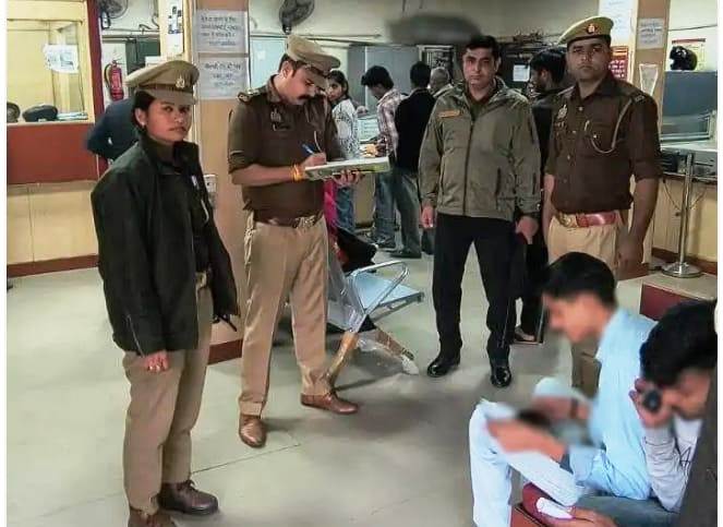 मुरादाबाद में पुलिस का बैंक चेकिंग अभियान संदिग्धों की जांच और सुरक्षा कर्मियों को निर्देश।