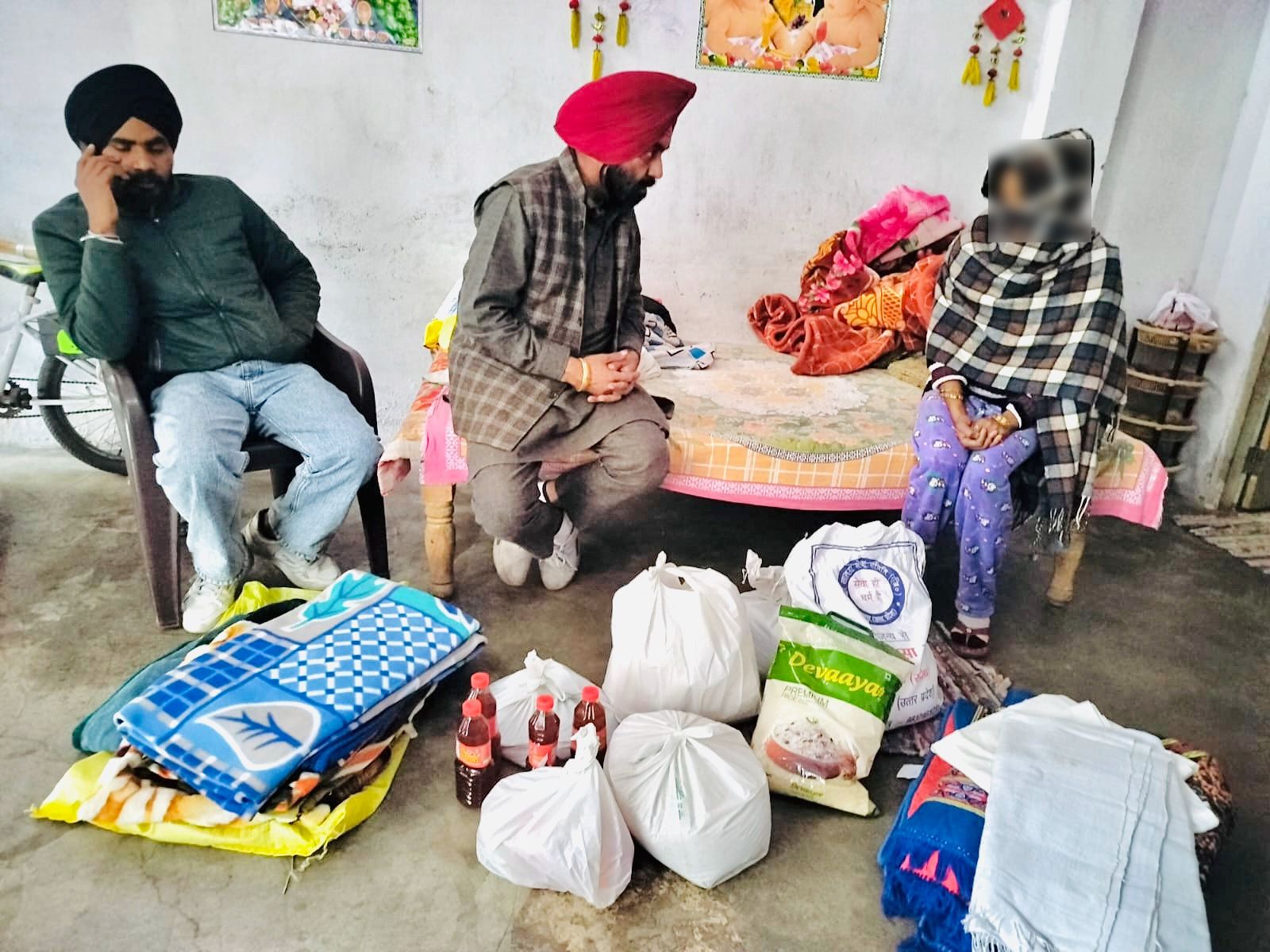 वीर खालसा समिति ने गरीब परिवार को राशन देकर की सेवा भाव।