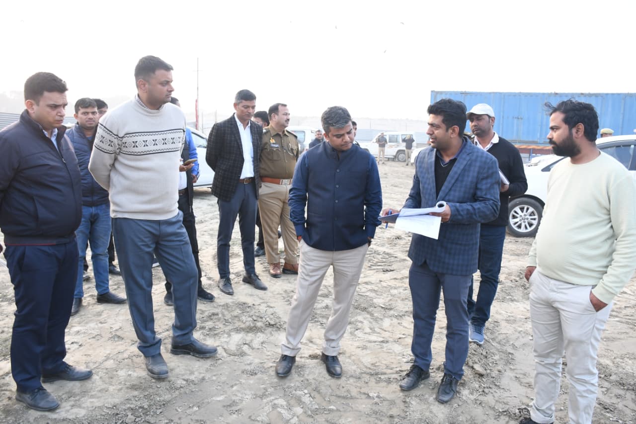 जिलाधिकारी ने माघ मेला क्षेत्र का भ्रमण करते हुए तैयारियों का लिया जायजा, शेष बचे हुए कार्यों को शीघ्रता से पूर्ण कराये जाने के दिए निर्देश।