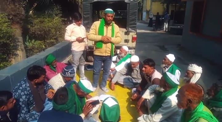मूंढापांडे ब्लॉक सिक्रेटरी खा रहे हैं घूस- धर्मेश सिंह।