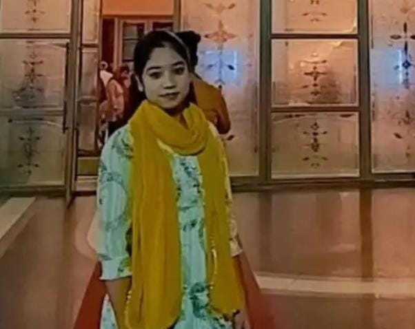 अमरोहा के धनौरा क्षेत्र से एक बेहद दुखद चौंकाने वाला मामला सामने आया।