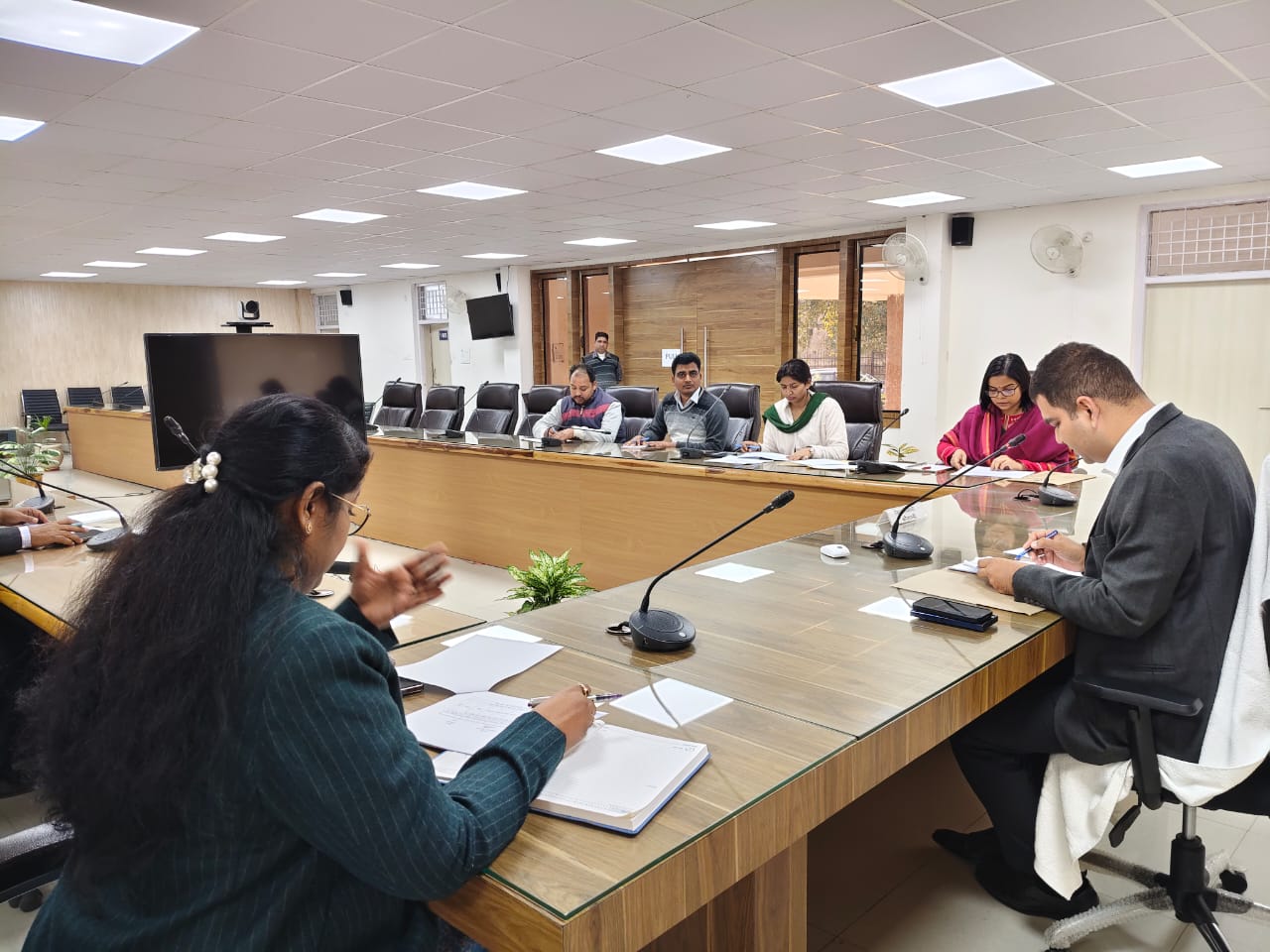 डीएम डॉ अमित पाल ने की खाद्य सुरक्षा एवं औषधि प्रशासन के कार्यों की समीक्षा।