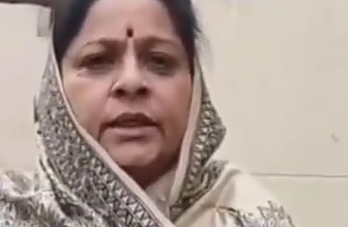 रेलवे विभाग वार्ता के बाद ही दुकानों पर करे कार्यवाही- रुचि वीरा।