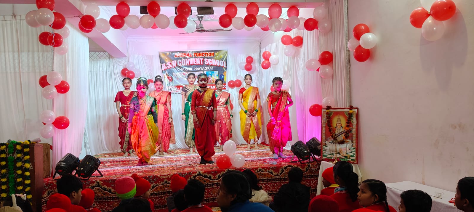 बाल शिक्षा निकेतन कॉन्वेंट स्कूल में छात्र-छात्राओं ने एनुवल फंक्शन धूमधाम से मनाय।