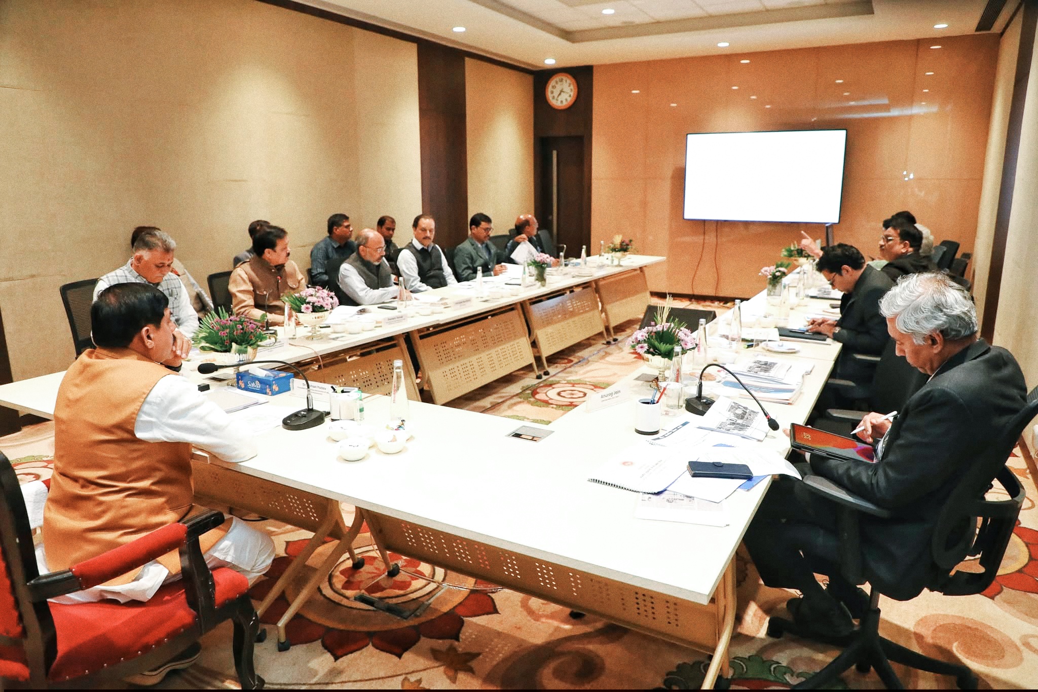 प्रदेश का हर युवा कुशल बने मुख्यमंत्री ने खजुराहो में की तकनीकी शिक्षा, कौशल और रोजगार विभाग की समीक्षा।